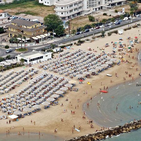 Palm Beach House - Vista Mare Montesilvano Marina المظهر الخارجي الصورة