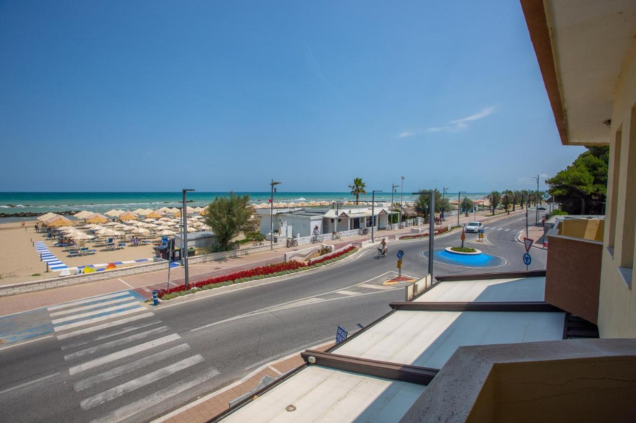 Palm Beach House - Vista Mare Montesilvano Marina المظهر الخارجي الصورة