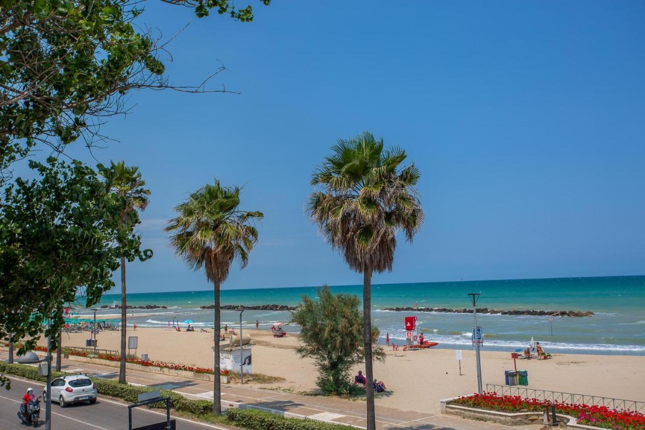 Palm Beach House - Vista Mare Montesilvano Marina المظهر الخارجي الصورة