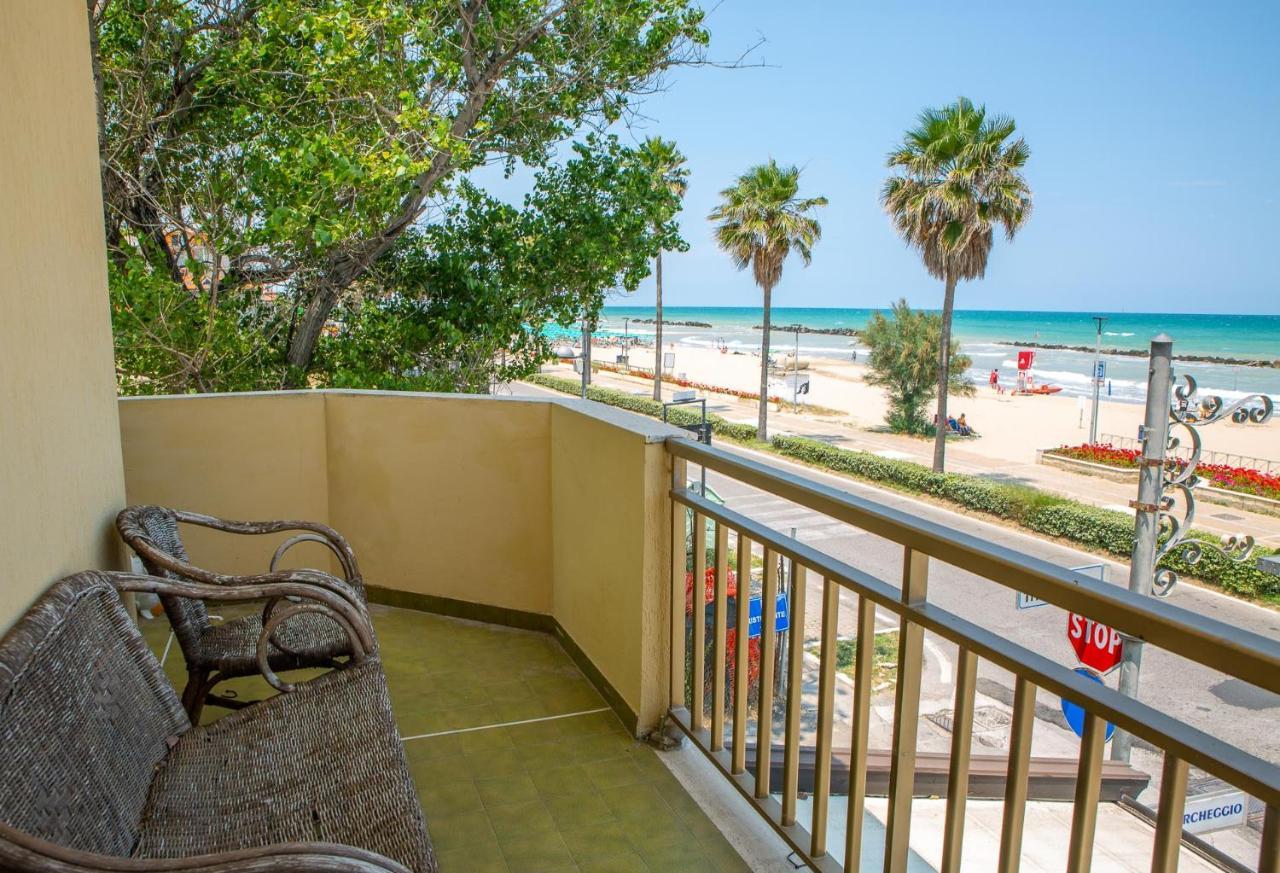 Palm Beach House - Vista Mare Montesilvano Marina المظهر الخارجي الصورة