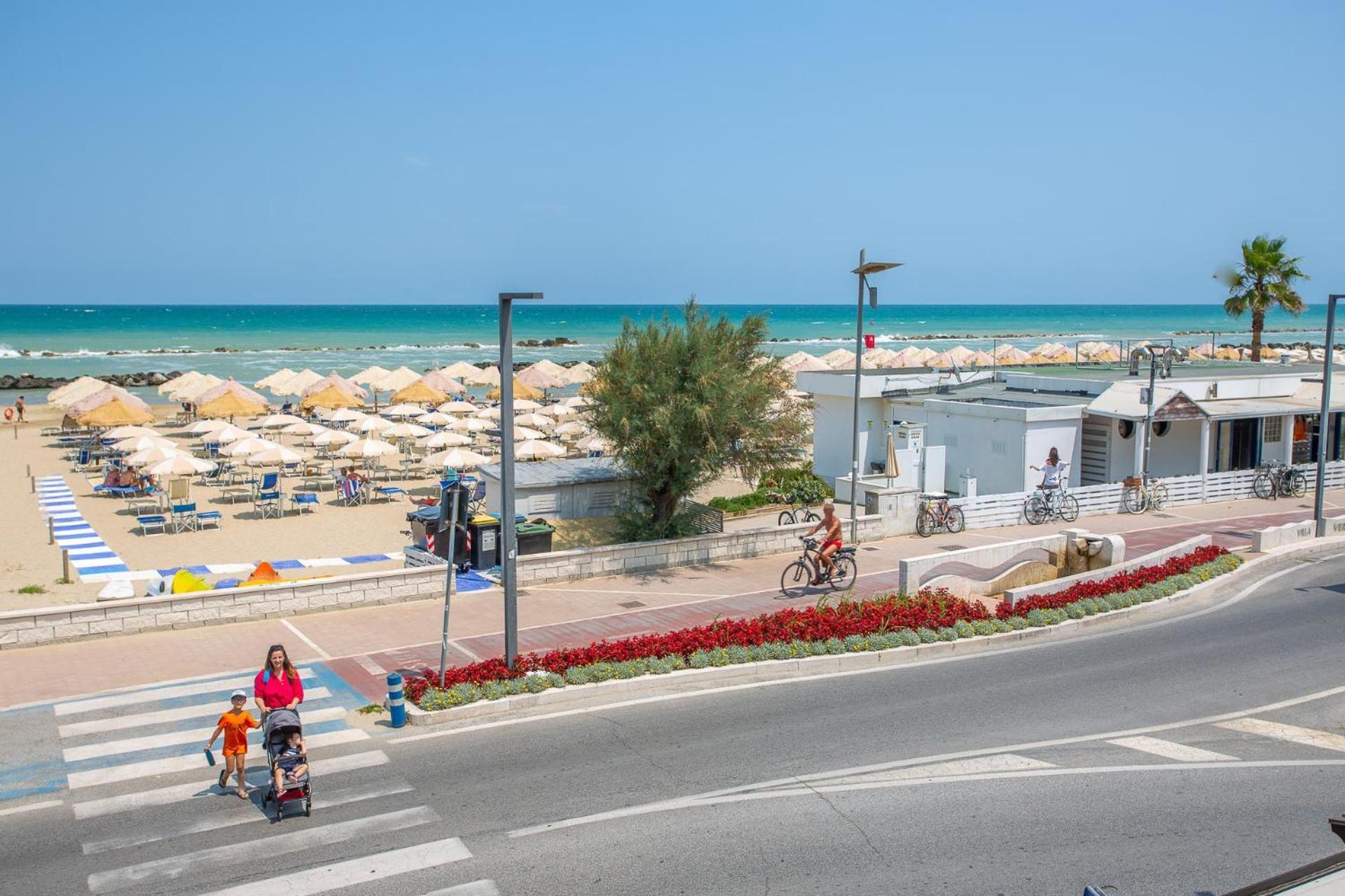 Palm Beach House - Vista Mare Montesilvano Marina المظهر الخارجي الصورة