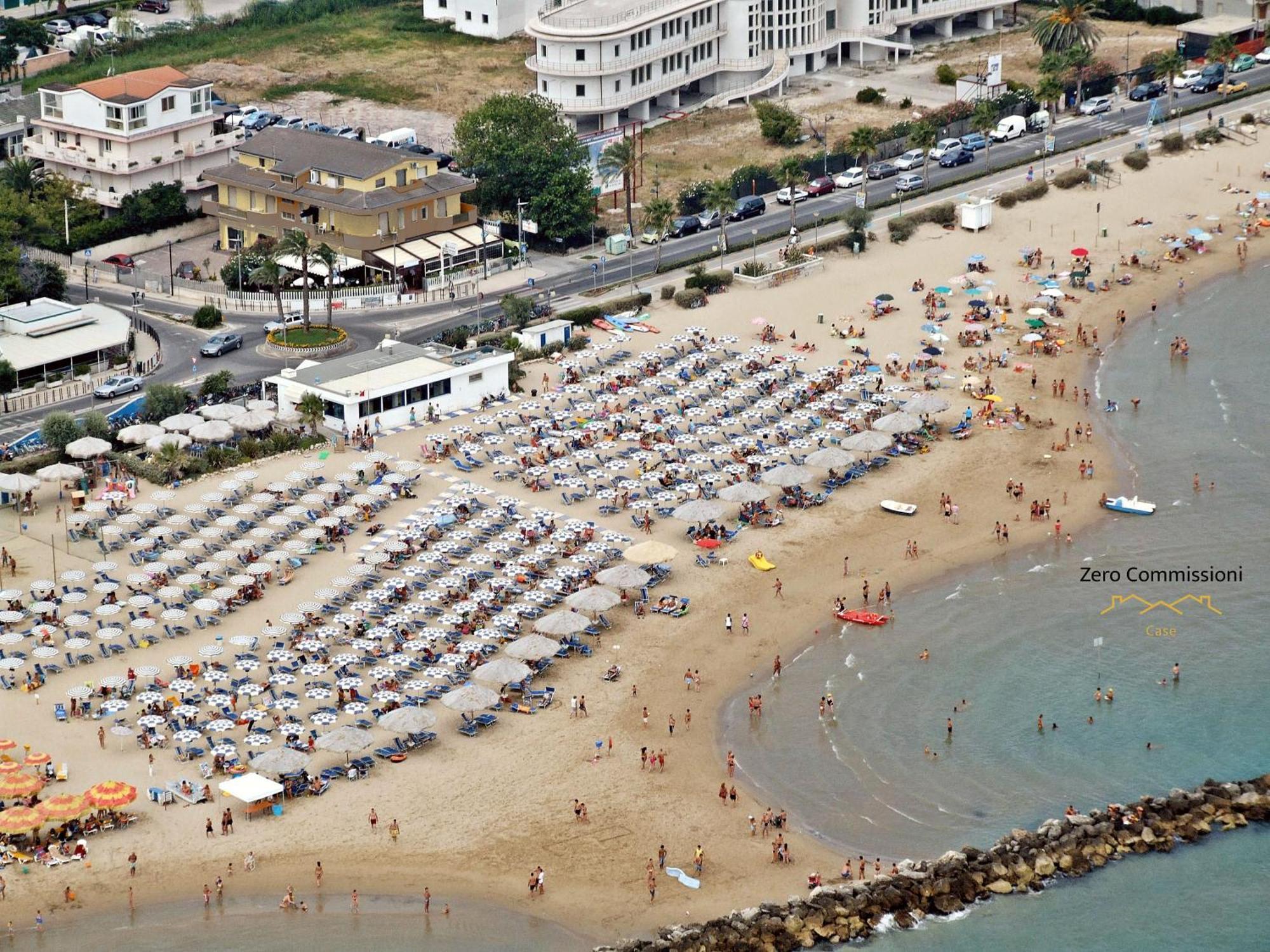 Palm Beach House - Vista Mare Montesilvano Marina المظهر الخارجي الصورة